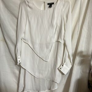 White House Black Market Long Sleeved White Tiered Blouse size 4 (M1)